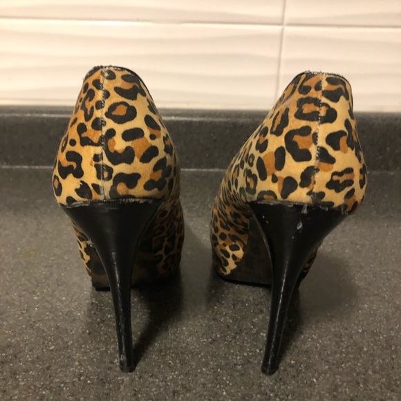 Bettie Page leopard print heels - size 9 - Picture 3 of 6